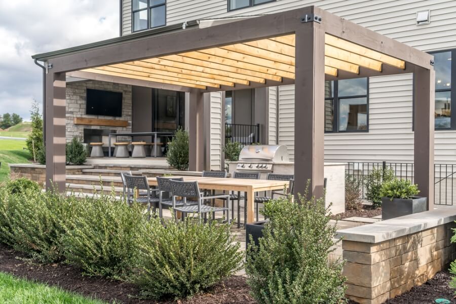 Outdoor patio pergola with kitchen