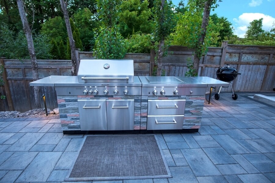 Outdoor kitchen construction Ajax