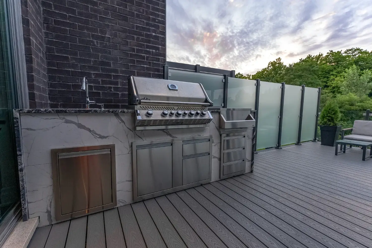 Outdoor kitchen design and installation